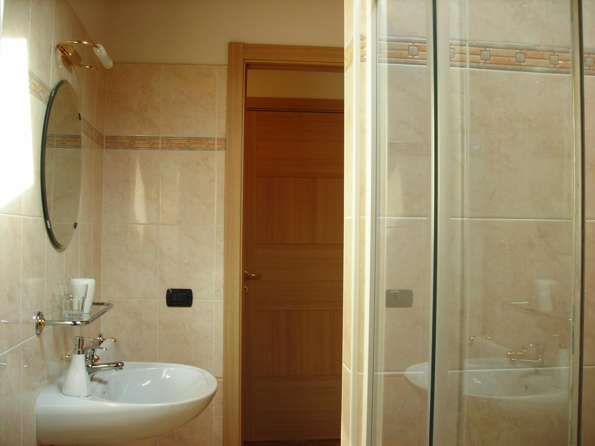 Bed and Breakfast La Folaga Gavirate Exterior foto